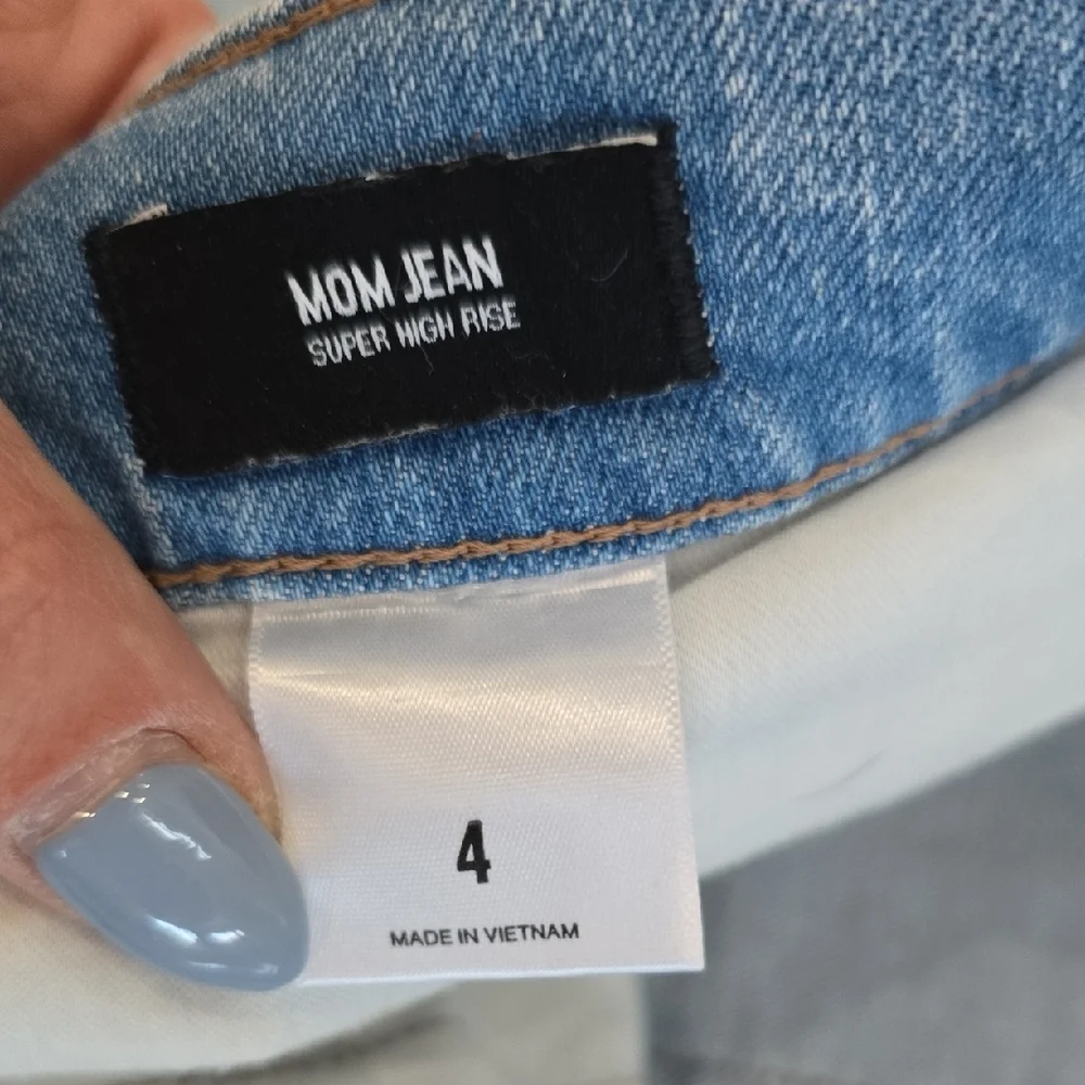Express Super High Rise Mom Jeans - Picture 2 of 5
